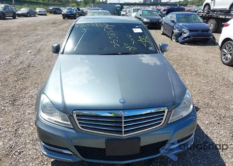 2012 Mercedes-Benz C 300 Luxury 4Matic из США, поврежденный, VIN WDDGF8BB5CA610068